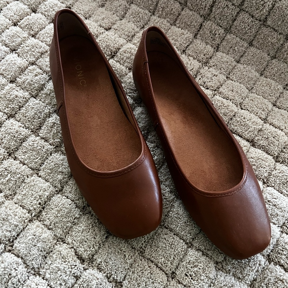 Vionic Tan Leather Orinda Ballet Flats